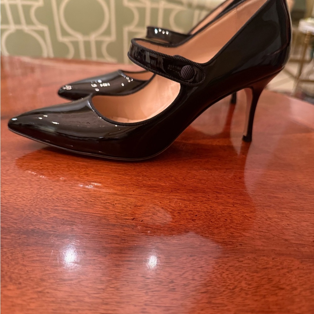 Manolo Blahnik Black Women's Shoes pointed toe Mary Jane!